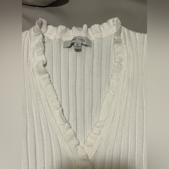 Forever 21 frilly top ☁️🤍 - Picture 3 of 7